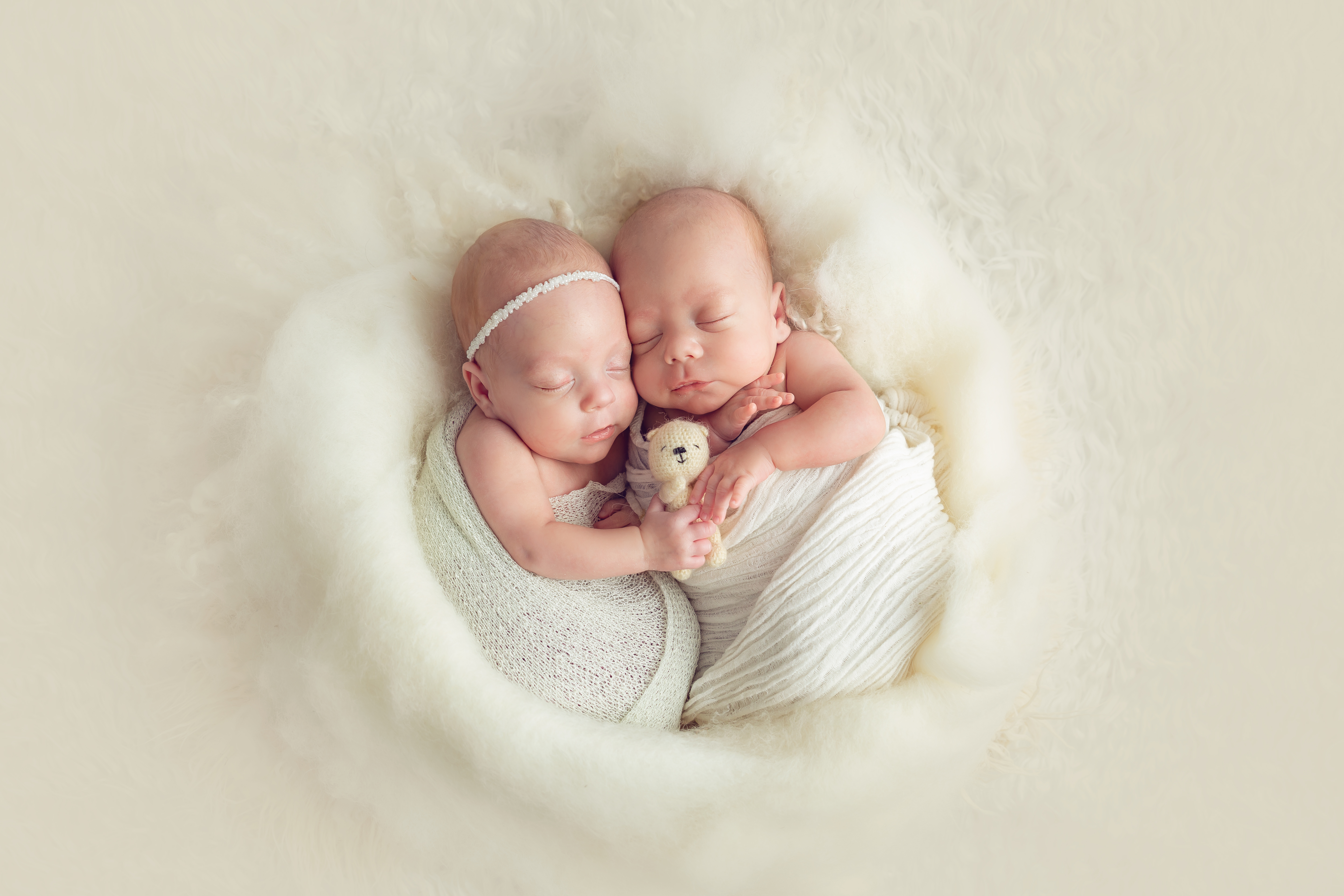 Babyfotografie-Newborn-Neugeborenen-Fotografie-Fotoshooting-Hohensee-Zwillinge-2